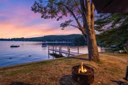 Merrymeeting Lake Retreat | Dock + Kayaks