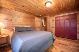 Off-Grid Cabin | Peaceful | Peakaboo Mountain View