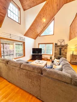 Winnipesaukee Retreat |Hot Tub + Beach |Suissevale