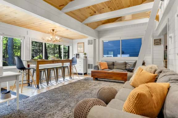 Lake Winnipesaukee Cottage | Beach + Paddleboards - Image 1