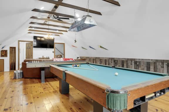 Cozy Retreat | Game Room + Fire Pit | Winni