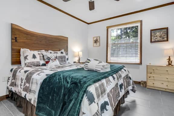 Cozy Retreat | Game Room + Fire Pit | Winni