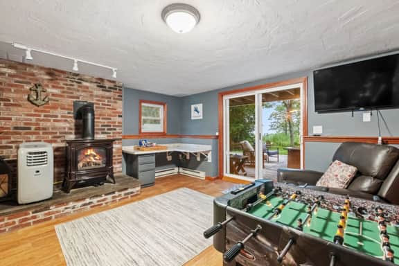 Lakes Region Retreat | Hot Tub + Fire Pit | Game Room