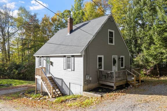 Dog Friendly Getaway | Fire Pit + Yard
