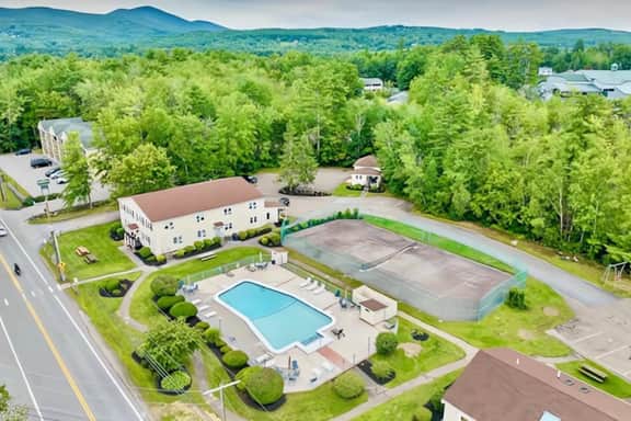 Waterfront Cottage| Dock + Pool | Lake Winnipesaukee