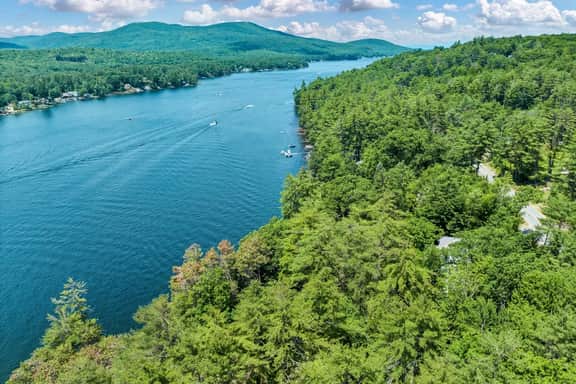 Cozy Lakefront Cottage | Dock | Alton Bay
