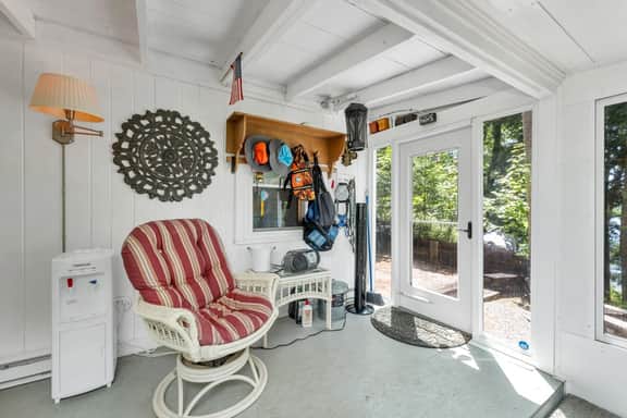 Cozy Lakefront Cottage | Dock | Alton Bay