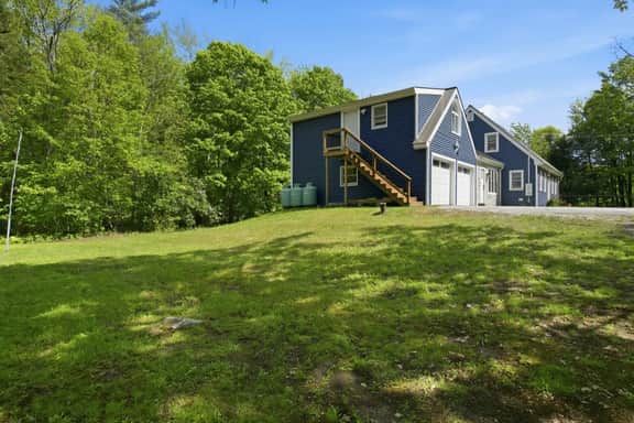 Sunapee Retreat | Fire Pit + Yard| Close to Lake