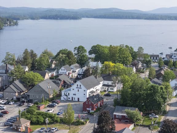 Downtown Luxury |Walk to Shops + Docks | Wolfeboro