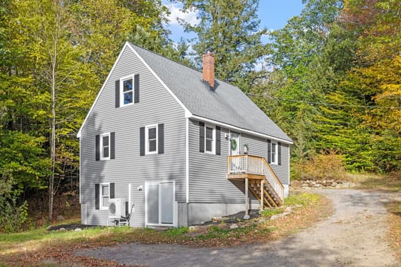Dog Friendly Getaway | Fire Pit + Yard