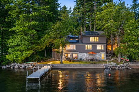 Merrymeeting Lake Retreat | Dock + Kayaks