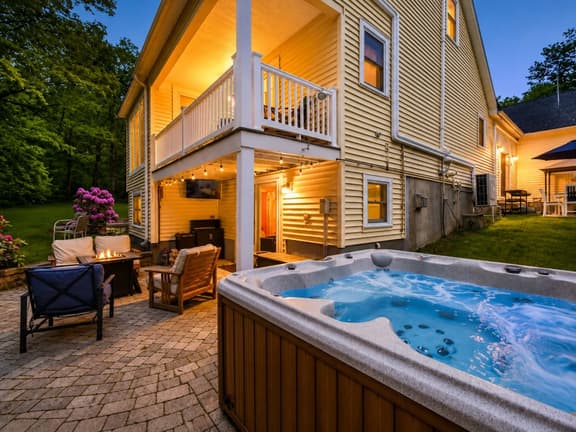 Lakes Region Retreat | Hot Tub + Fire Pit | Game Room